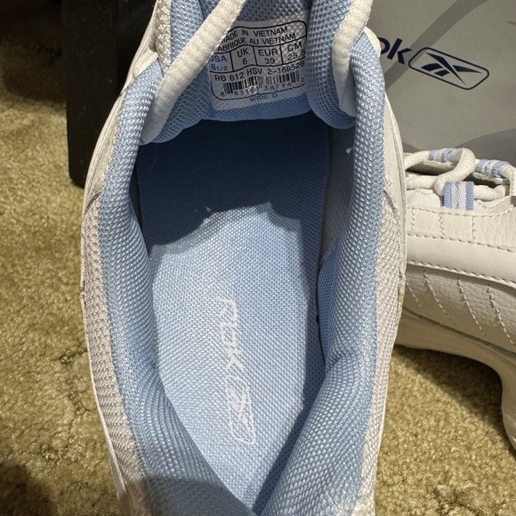 Woman’s Omni Trainer, size 8 1/2 wide D. - Picture 4 of 9